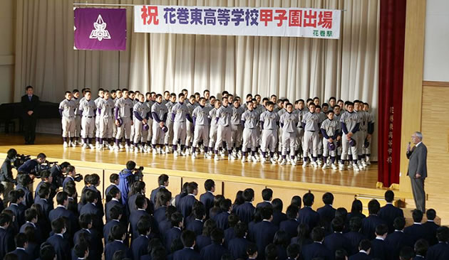 選抜出場決定報告をする小田島校長先生