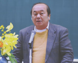 開会宣言をする佐藤PTA会長