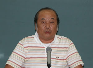 開会を宣言する佐藤PTA会長