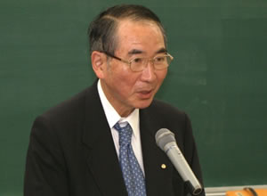 会長としてあいさつされる宮澤会頭