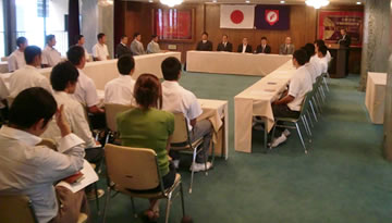 大阪で結団式が行なわれた