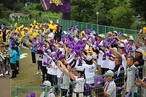 6点目を喜び合う応援席