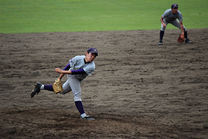 リリーフした細川選手