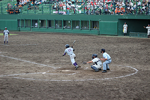8回に太田選手が執念のヒットを放つ