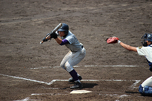 4番太田選手が送りバント