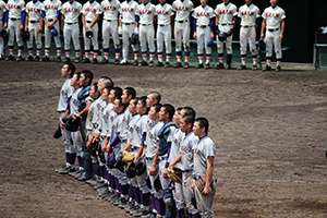 今大会6回目の校歌を聞くナイン