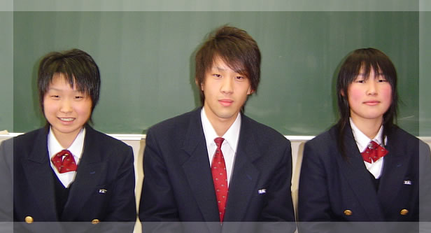 左より,喜びの千田さん・ 菊池君・横沢さん