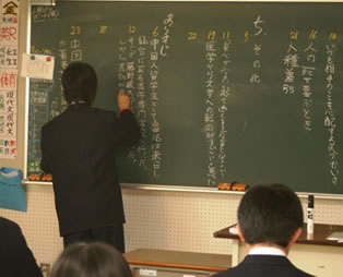 学習メディアセンター委員が進行してまとめていく。