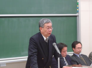 コース制について説明する菊池学務部長