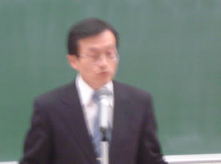 電子情報コースの佐藤先生