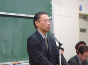 就職状況を説明する菅原先生