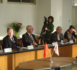 本校側