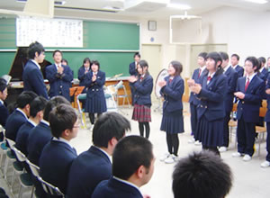 「イケイケ東」が,会場内に木霊する