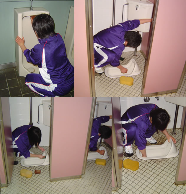 ただひたすら便器を磨く