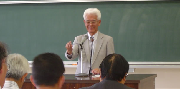 立腰を,花巻から全国へと力説される玉田先生のご講演