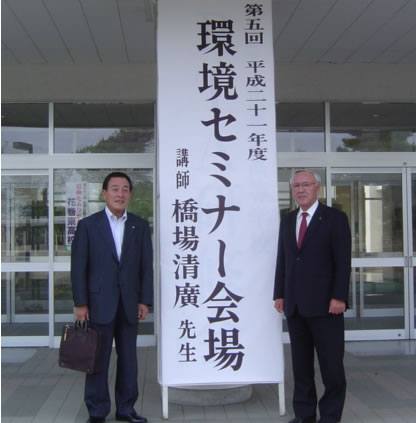 講演を終え,校長先生と記念撮影