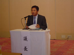 滝田会長が議長を務める