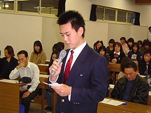 事故のないよう通学することを宣誓する村上君