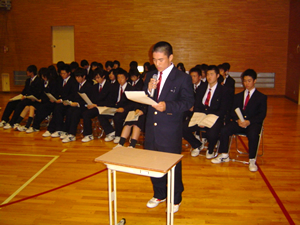 代表者による活動報告等がなされる