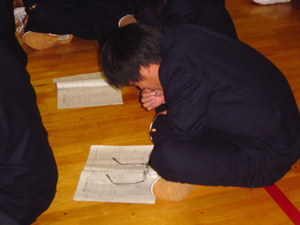 代表者による活動報告等がなされる