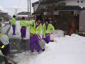 みるみる積雪が取り除かれていく